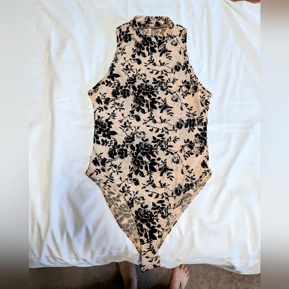 🌻2 for $20 | SHEIN Privé Floral Print Mock Neck Tank Bodysuit | Sheer Material - Picture 5 of 9